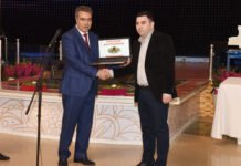 Jurnalistlər arasında keçirilən yumurta döyüşünün qalibi “Oxu məni”nin əməkdaşı olub