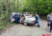 Azərbaycanda sel körpünü dağıdıb maşını apardı